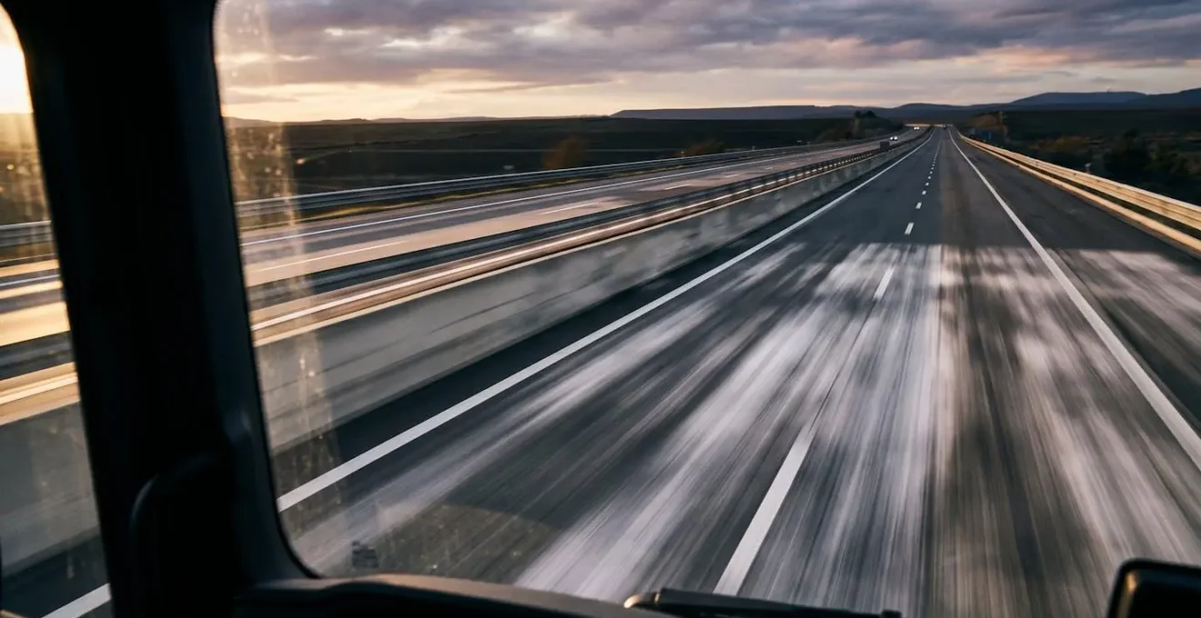Vue comparative de la perception de vitesse depuis une position de conduite haute